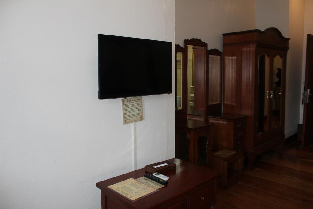 Hotel Felicidad Vigan Luaran gambar