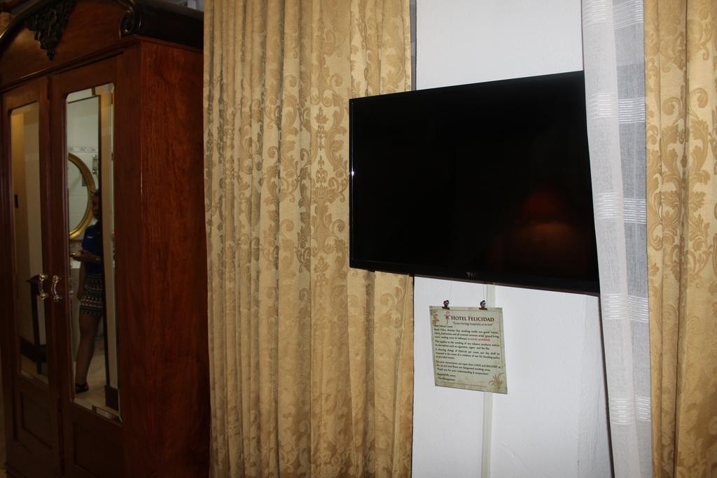 Hotel Felicidad Vigan Luaran gambar